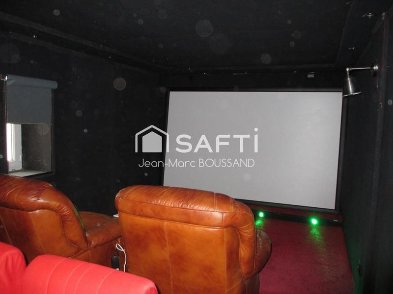 Maison de ville - 302 m² - 9 pièces