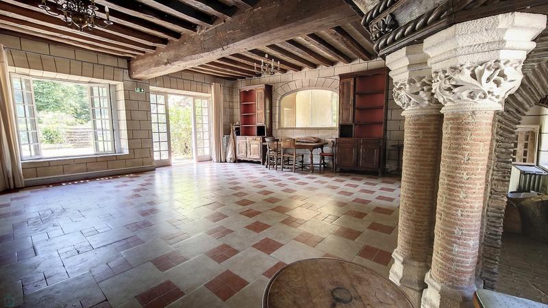 Propriété - 1 004 m² - 28 pièces