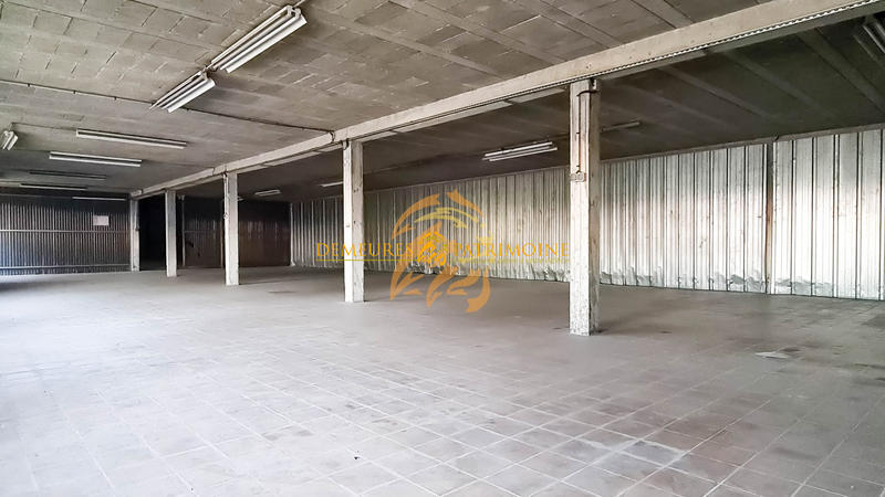 Local d'activités - 2 100 m²