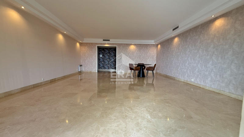 Appartement - 99 m² - 3 pièces