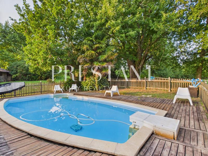 Maison - 301 m² - 9 pièces