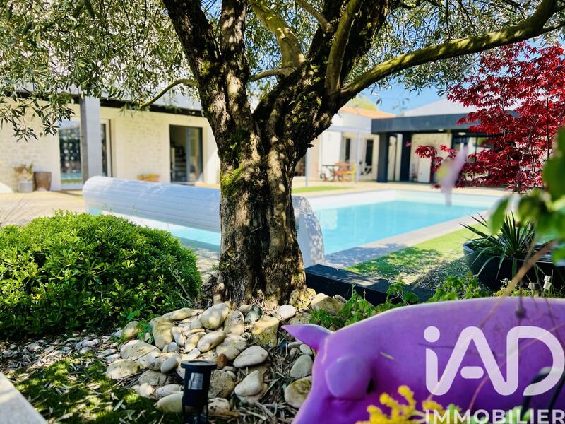 Maison - 220 m² - 6 pièces