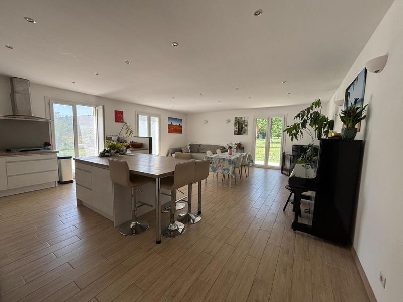 Maison - 170 m² - 7 pièces