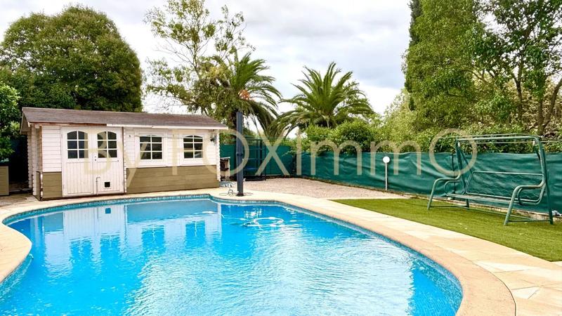 Maison - 230 m² - 6 pièces