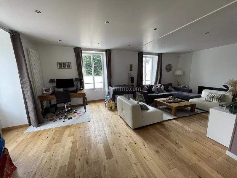 Maison - 204 m² - 8 pièces