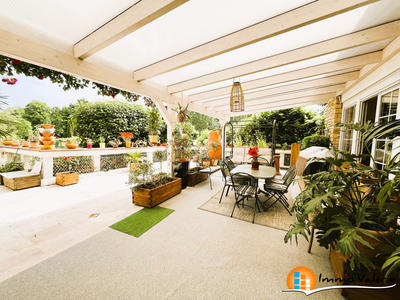 Maison - 761 m² - 16 pièces