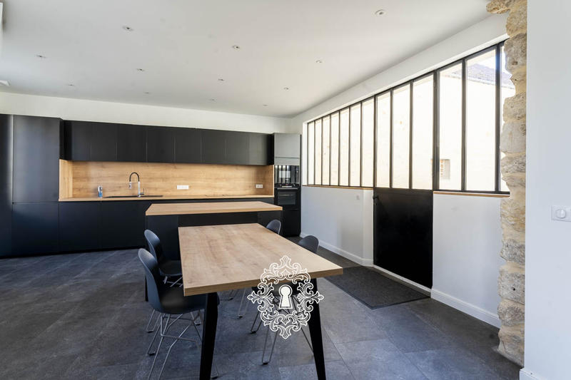 Maison - 185 m² - 5 pièces