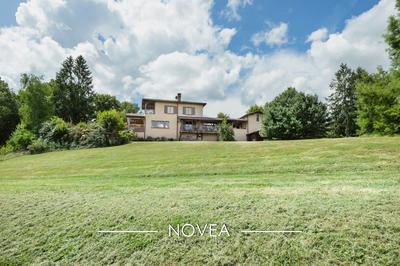 Maison - 220 m² - 9 pièces