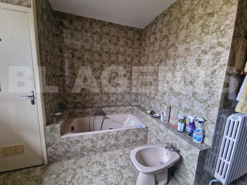 Maison - 280 m² - 8 pièces