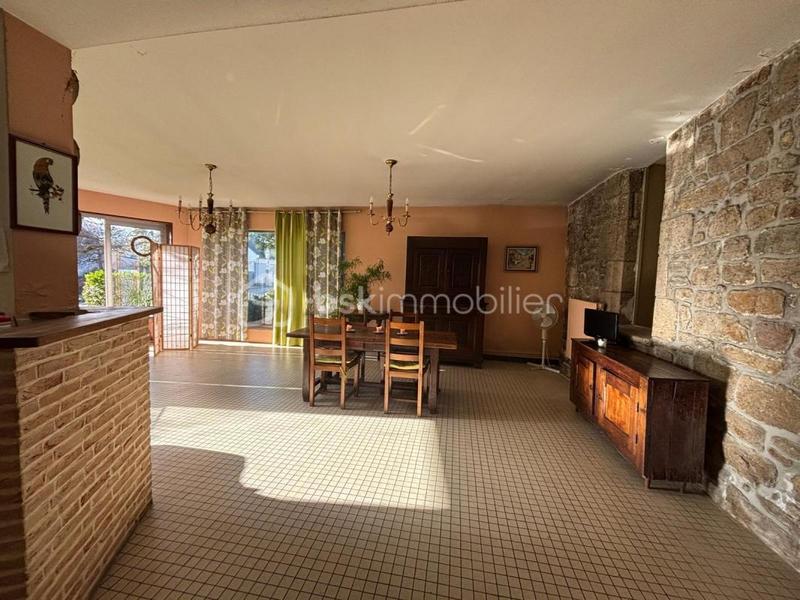 Demeure - 234 m² - 8 pièces