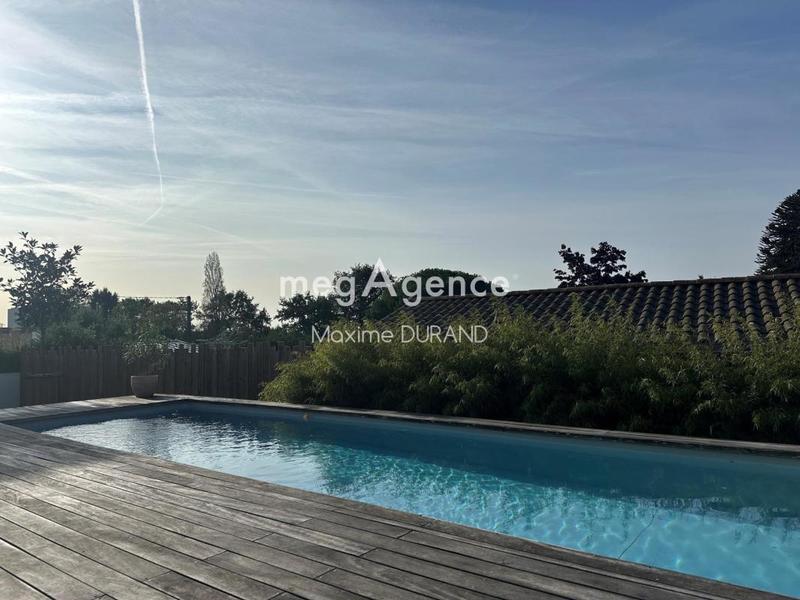 Maison - 273 m² - 10 pièces