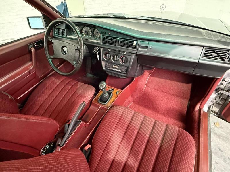 Mercedes 190 E W 201 2.0 premiere main