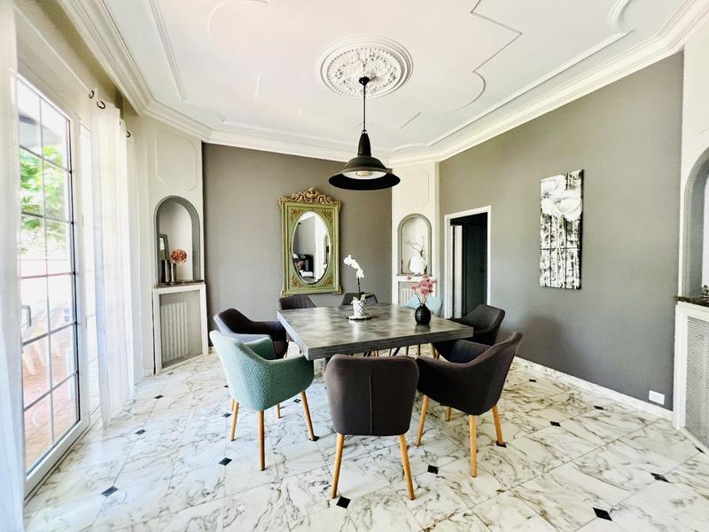 Maison - 210 m² - 8 pièces