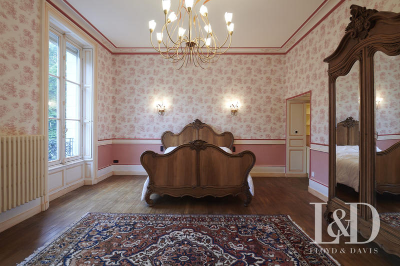 Maison - 460 m² - 10 pièces