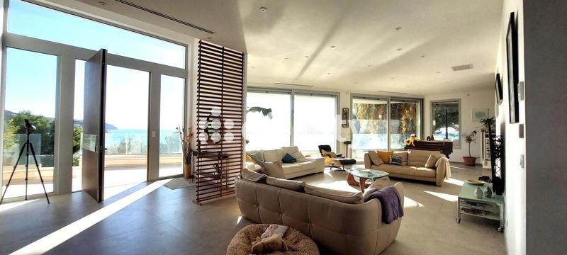 Maison - 430 m² - 10 pièces