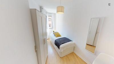 Chambre - 9 m² - 5 pièces