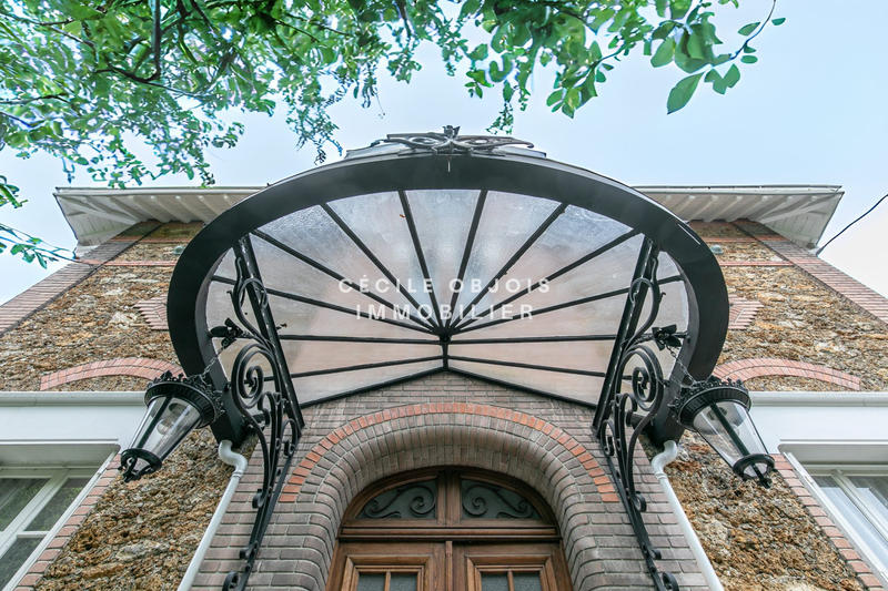 Maison - 272 m² - 11 pièces