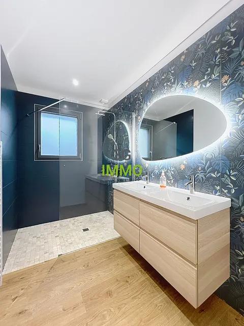 Maison - 121 m² - 6 pièces