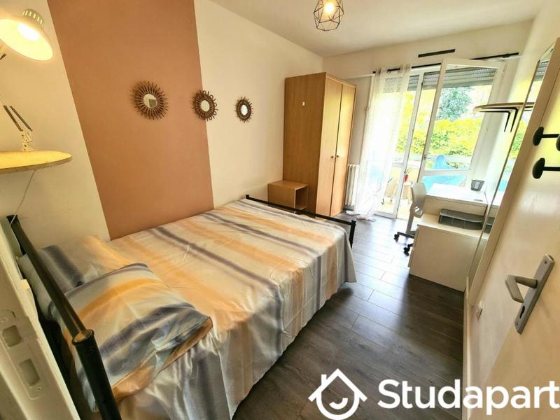 Chambre - 14 m² - 1 pièce