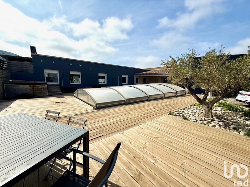 Local commercial - 2 054 m²