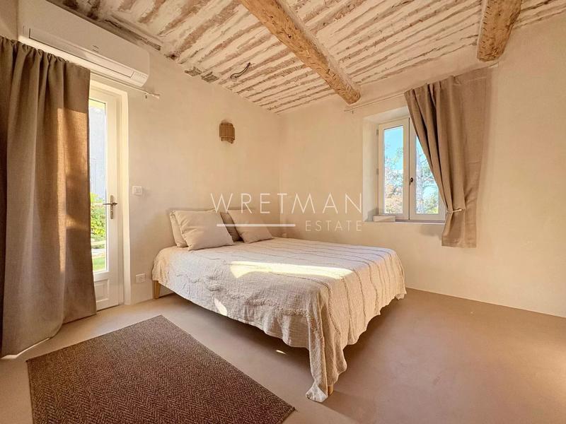 Maison - 240 m² - 8 pièces