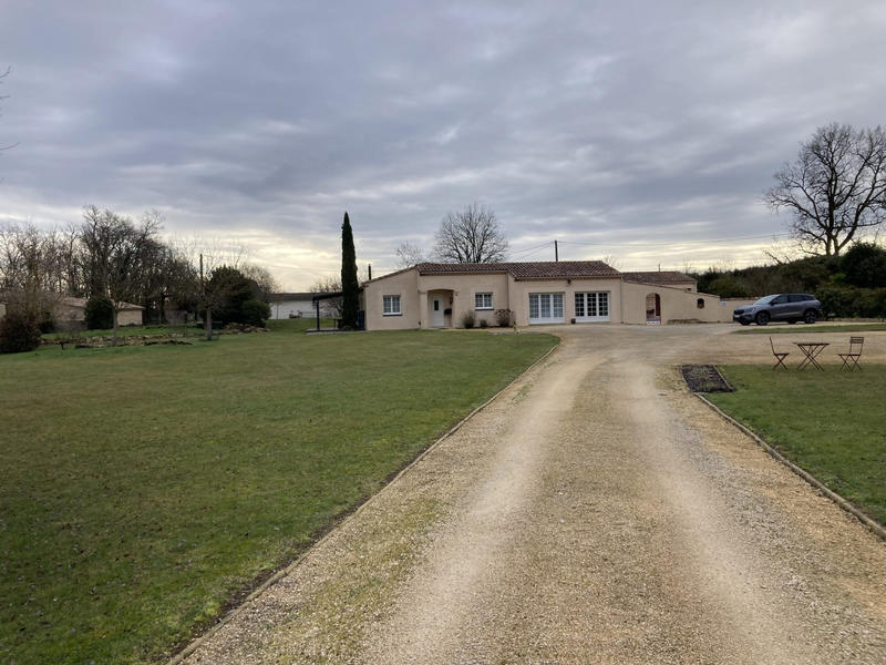 Maison - 185 m² - 9 pièces