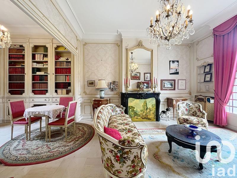 Maison - 323 m² - 9 pièces