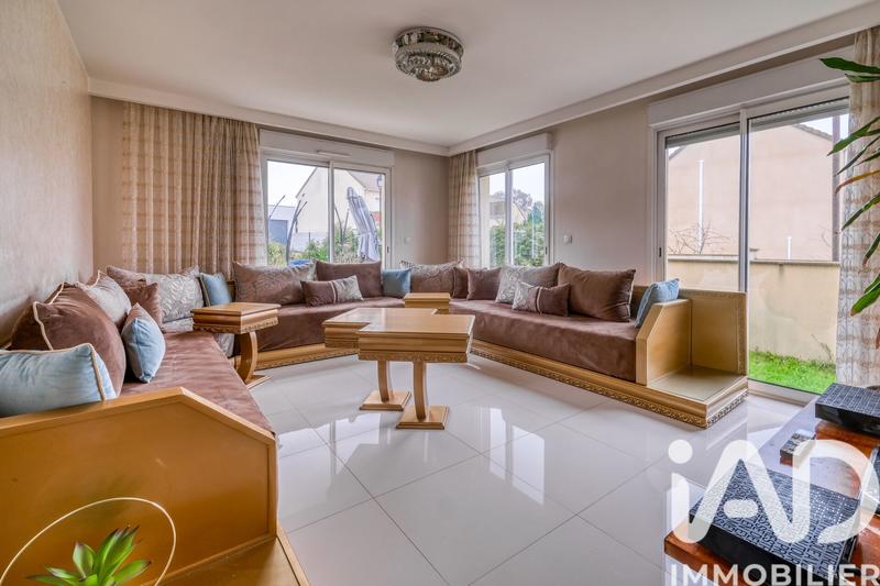 Maison - 220 m² - 6 pièces