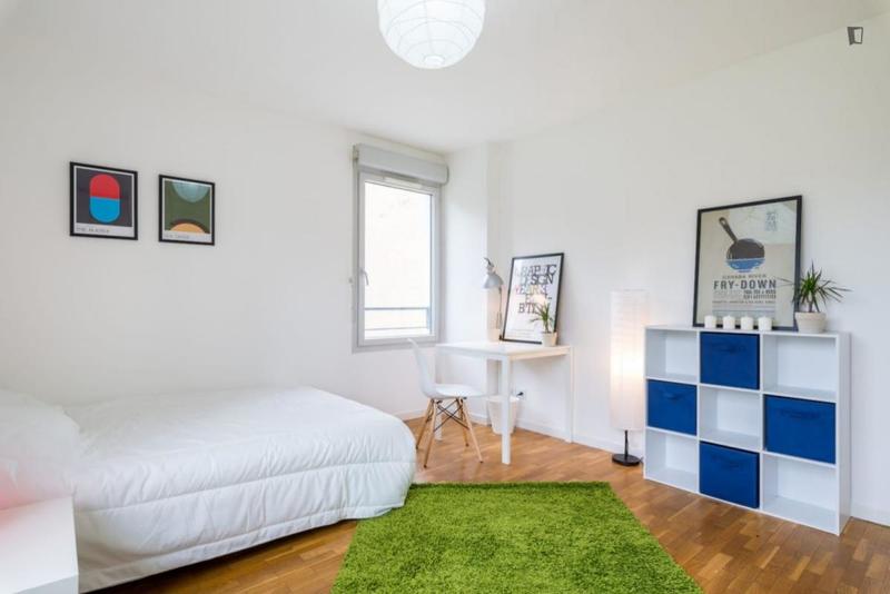 Chambre - 12 m² - 5 pièces