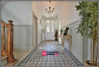 Demeure - 229 m² - 6 pièces