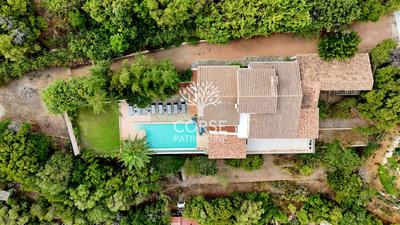 Villa - 242 m² - 9 pièces