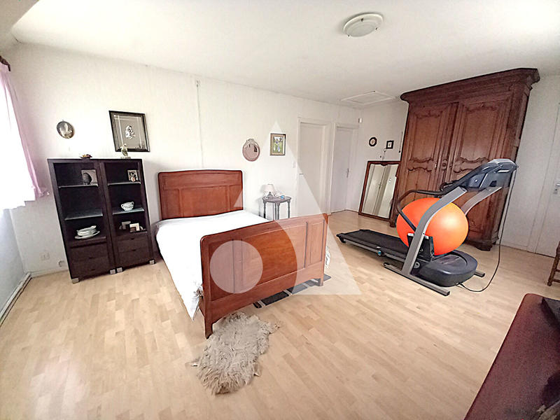 Maison - 258 m² - 11 pièces