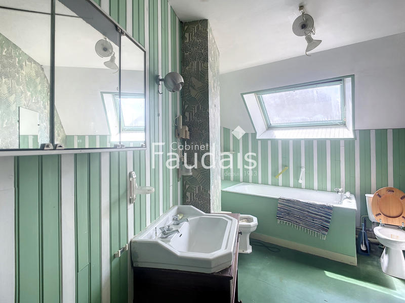 Maison - 200 m² - 11 pièces