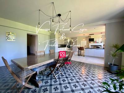 Maison - 325 m² - 10 pièces