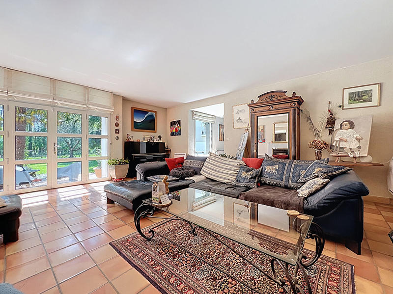 Maison - 232 m² - 7 pièces