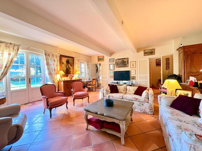 Maison - 210 m² - 7 pièces