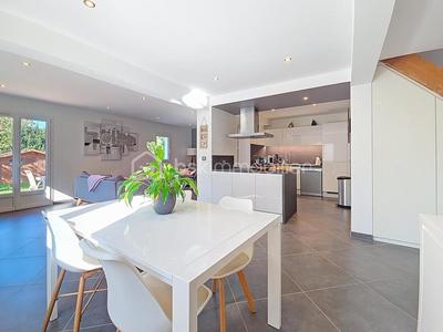 Maison - 115 m² - 6 pièces