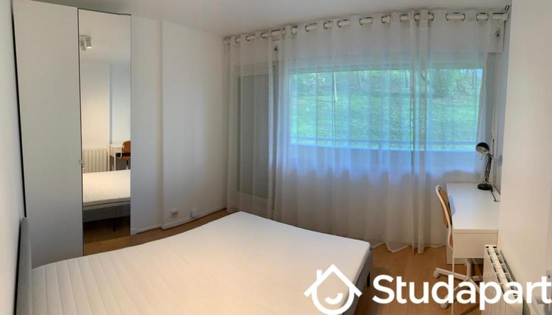 Chambre - 99 m² - 1 pièce