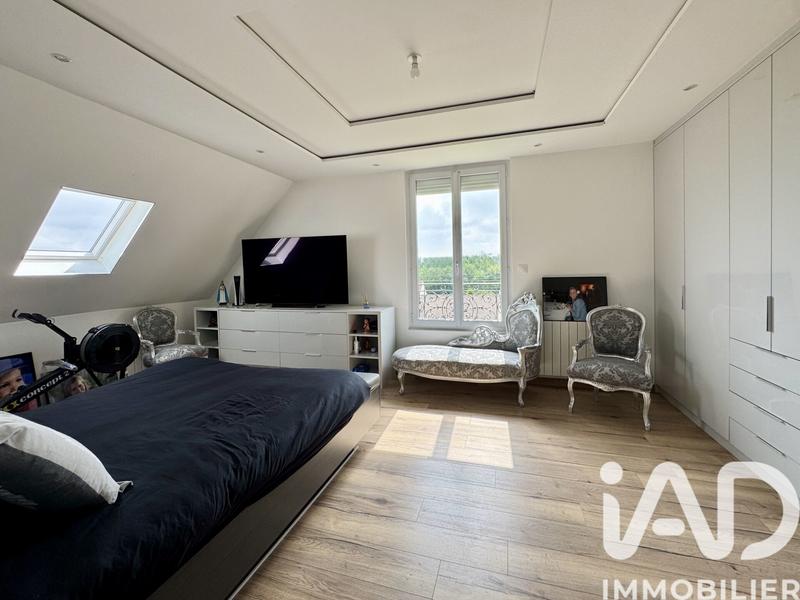Maison - 212 m² - 8 pièces