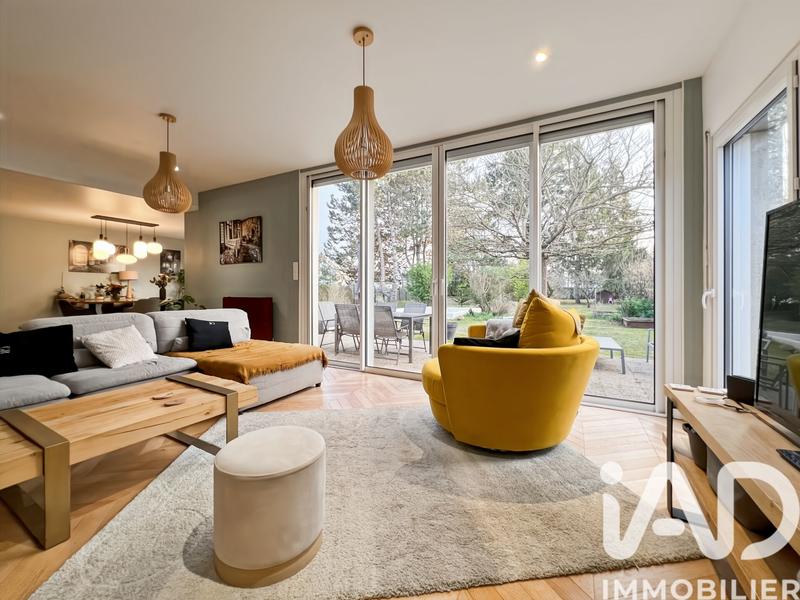 Maison - 250 m² - 11 pièces