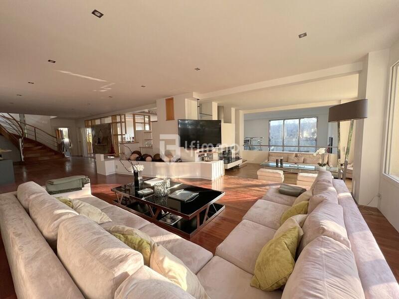 Propriété - 540 m² - 10 pièces