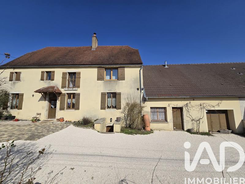 Maison de village - 212 m² - 7 pièces