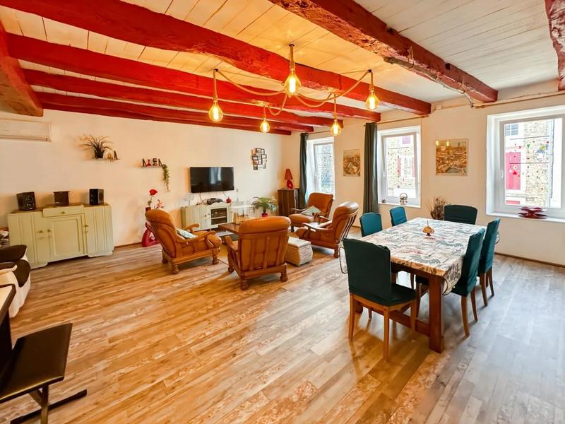 Maison - 268 m² - 9 pièces