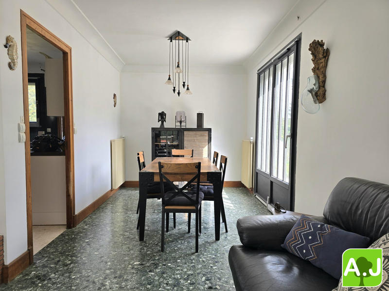 Maison traditionnelle - 131 m² - 6 pièces