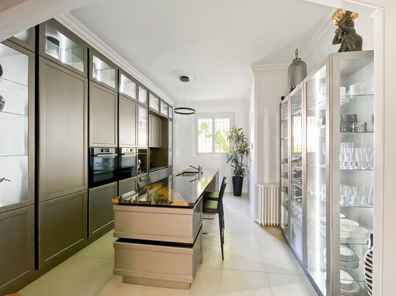 Maison - 215 m² - 8 pièces