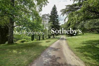 Maison - 355 m² - 10 pièces