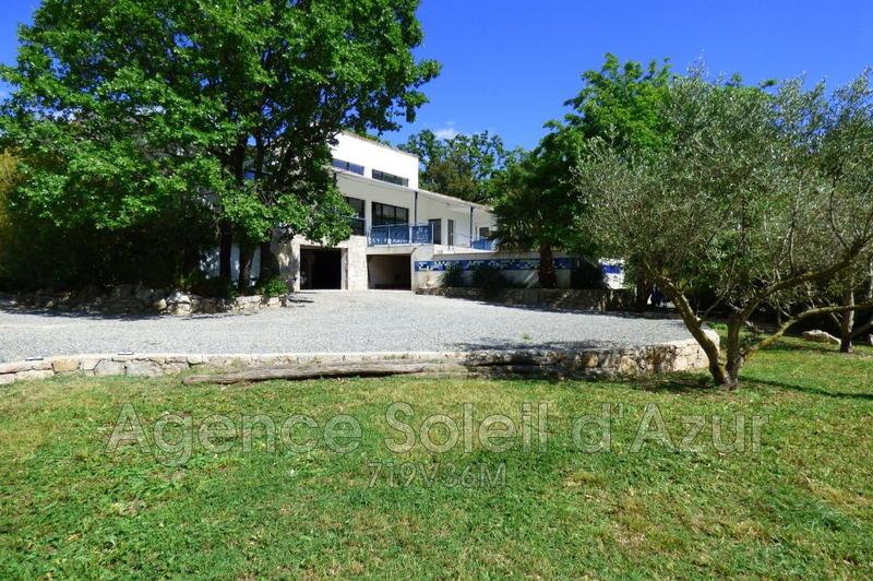 Maison contemporaine - 340 m² - 8 pièces