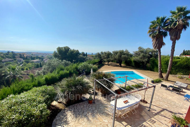 Demeure - 230 m² - 8 pièces