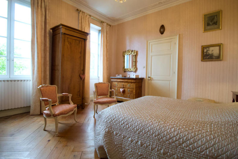 Maison - 247 m² - 15 pièces