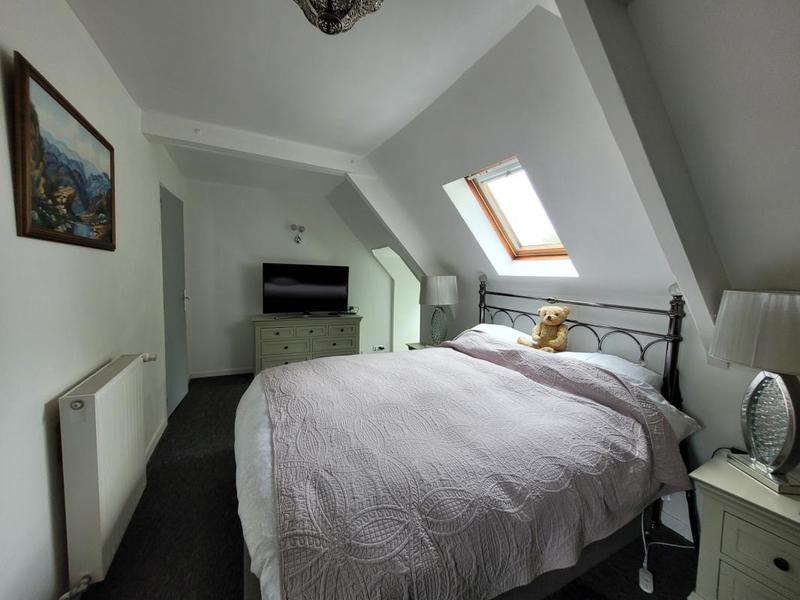 Propriété - 241 m² - 11 pièces